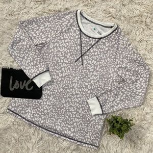 Boutique Leopard LS Top 💗 Gray & White